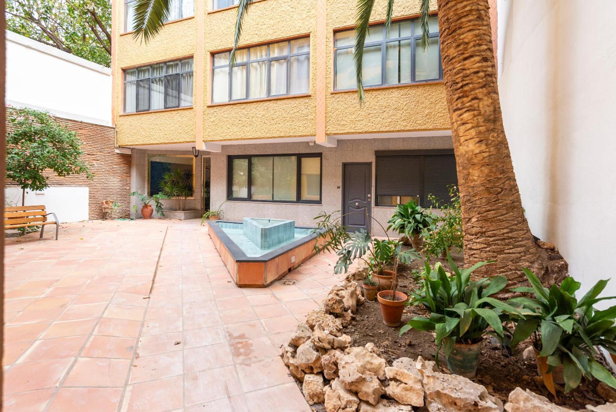 Andres Perez & Quiet Courtyard By Ele Apartments Málaga Exterior foto
